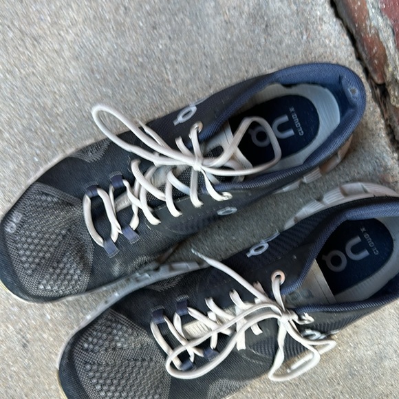 On Cloud X Running Shoes EUC - Picture 8 of 11